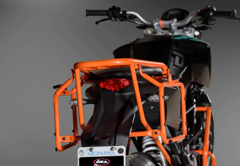 Imagen ilustrativa de SOPORTES LATERALES PBI KTM 200 DUKE PINT.NEGRO C/P