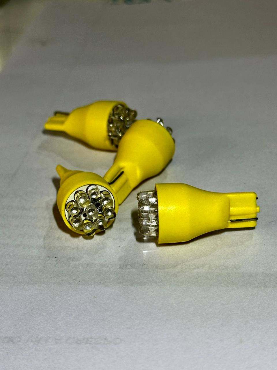Imagen ilustrativa de T10  1 POLO 9 LED TIPO FLOR