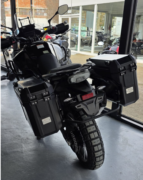 Imagen ilustrativa de valija cfmt450/800 qjmoto 30lt/25lt